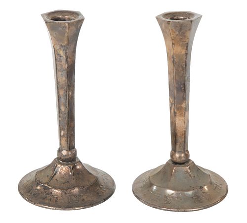 A PAIR OF CONTEMPORARY METAL JUDAICA 3804f7