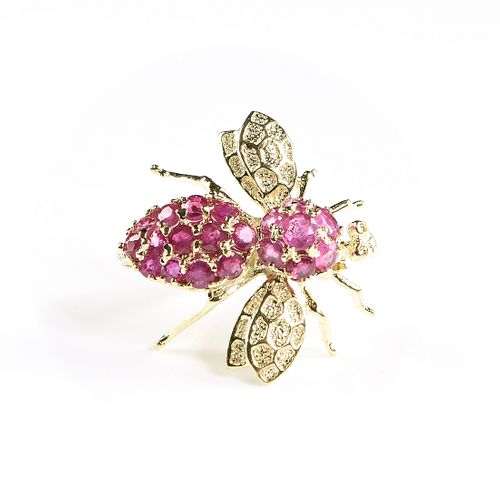 A 14K YELLOW GOLD AND RUBY BUMBLEBEE