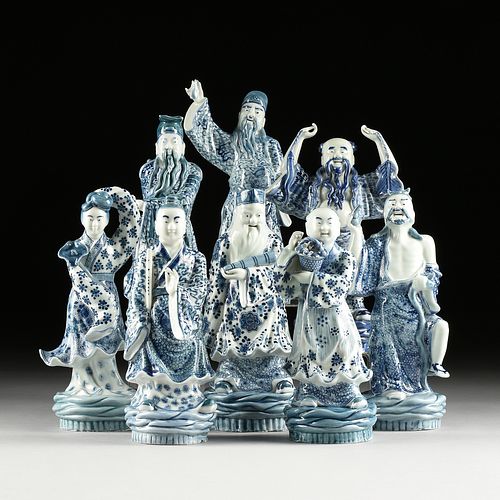 EIGHT CHINESE BLUE AND WHITE PORCELAIN 380aed