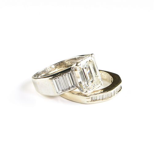 A 14K WHITE GOLD AND EMERALD CUT 380be0