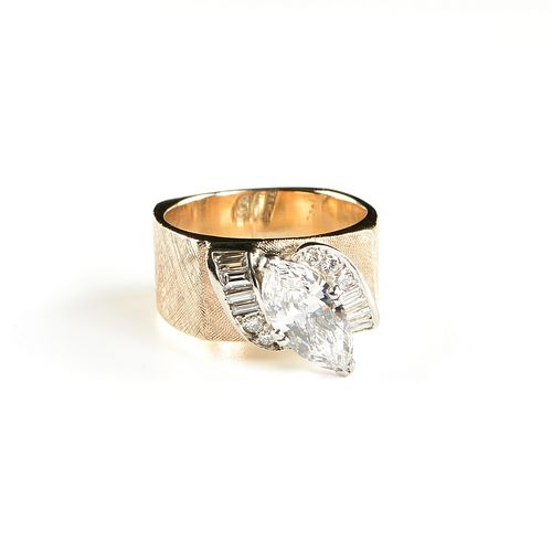 A 14K YELLOW AND WHITE GOLD MARQUISE