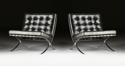 A PAIR OF BARCELONA CHAIRS IN BLACK 380d61