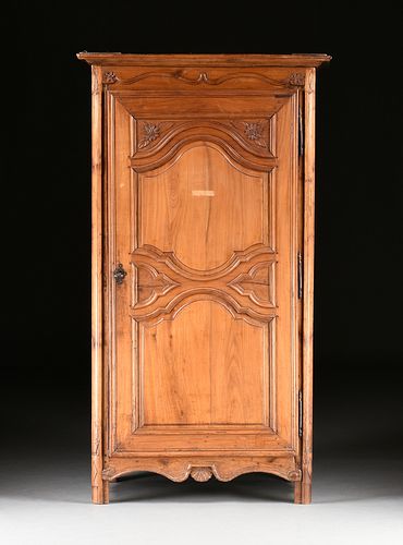 A FRENCH PROVINCIAL CARVED CHERRY 380e08