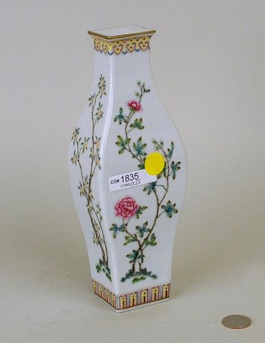 CHINESE PORCELAIN FAMILLE ROSE 383774