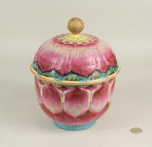 CHINESE PORCELAIN LOTUS FORM COVERED