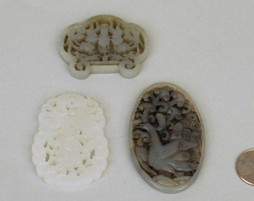 THREE CHINESE PIERCE CARVED JADE 3837d3