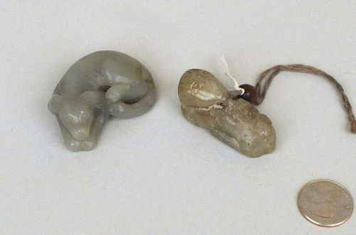 TWO SMALL CHINESE CARVED JADE DOG 3837dc