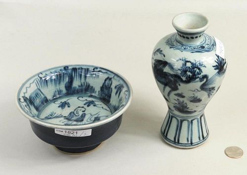 A CHINESE KANGXI BLUE WHITE FOOTED 3837de