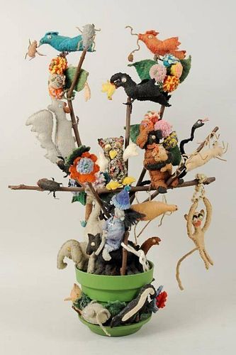 FOLK ART FELT & WOOD TREEFolk art