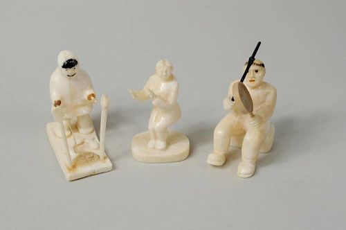 THREE SMALL INUIT CARVED MARINE