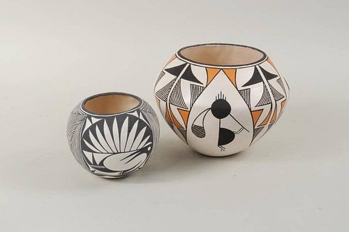 TWO VINTAGE ACOMA POTSTwo vintage