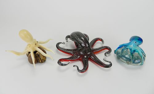 ART GLASS OCTOPUS PAPERWEIGHT AND 383f11