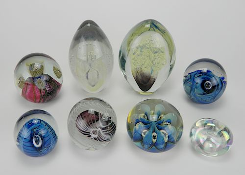 8 ROBERT EICKHOLT ART GLASS PAPERWEIGHTS8 383f1f