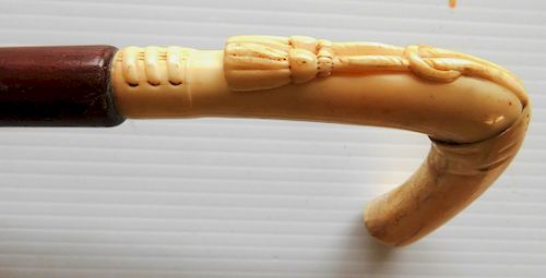 FOLK ART CANECane with carved ivory 38406d