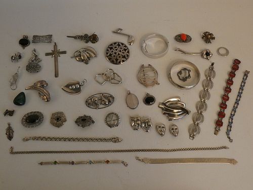 LARGE LOT SILVER JEWELRYLarge lot 384115