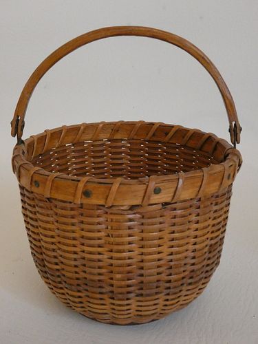 ANTIQUE NANTUCKET BASKETMid 19th