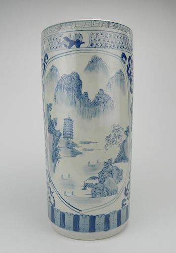 CHINESE PORCELAIN UMBRELLA STANDChinese