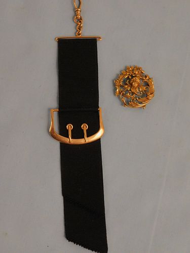 GOLD BROOCH & FOBLot of 2 pieces: