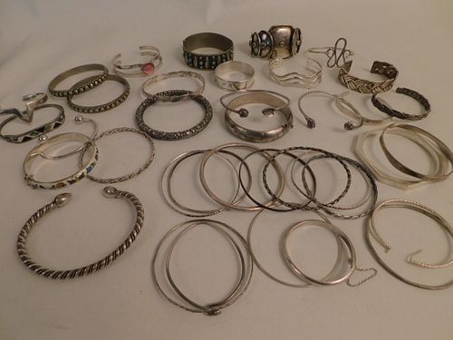 LOT OF 35 SILVER BRACELETSLot of 38443f