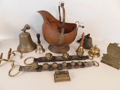 LARGE BRASS LOT WITH SLEIGH BELLSLot