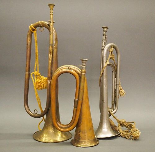 3 ANTIQUE BUGLESThree antique brass 384a6c