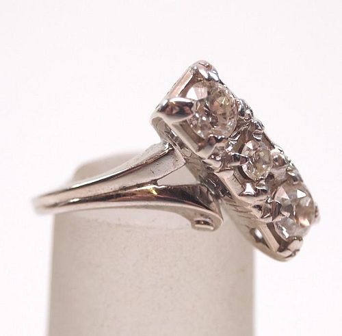 DIAMOND RINGA Ladies Diamond ring
