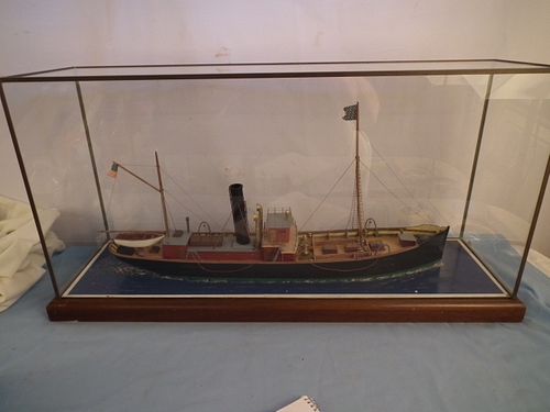 CASED SHIP MODEL TRAWLERAntique 384ca4