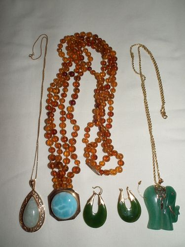 14K GOLD JADE LOTLot of 4 pieces 384cf1