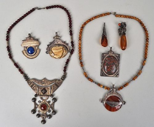 GROUP ETHNOGRAPHIC JEWELRYcomprising 38272e