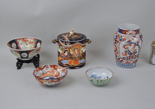 GROUP FIVE ASSORTED ASIAN PORCELAIN 382834