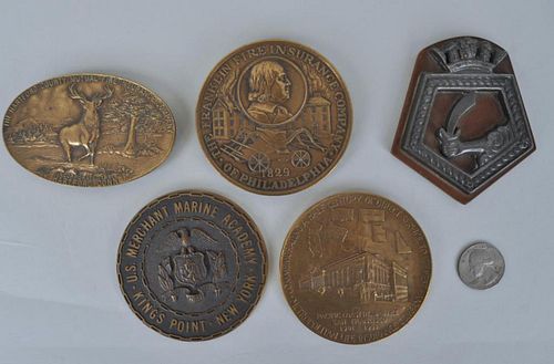 FIVE ASSORTED NAUTICAL THEMED BRASS 382ab3