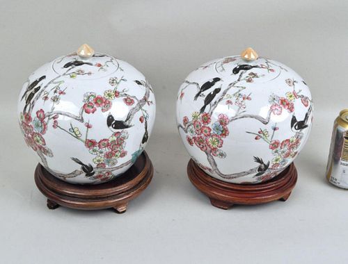 PAIR CHINESE FAMILLE ROSE OVOID 382bad