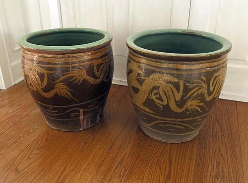 NEAR PAIR ASIAN DRAGON MOTIF POTTERY 382bf4