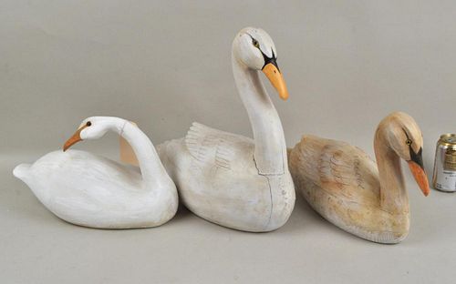 THREE CARVED & PAINTED SWAN DECOYS/SCULPTURESone