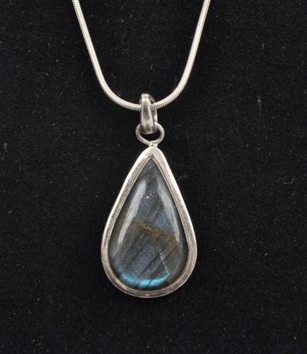 STERLING PEAR SHAPED LABRADORITE