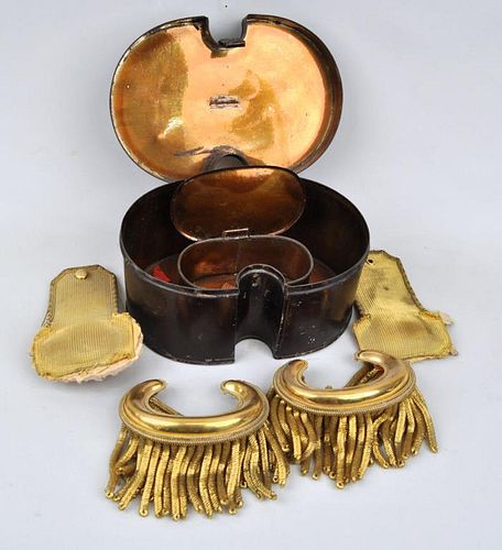 PARTIAL SET OF EPAULETS/TOLE CASEthe