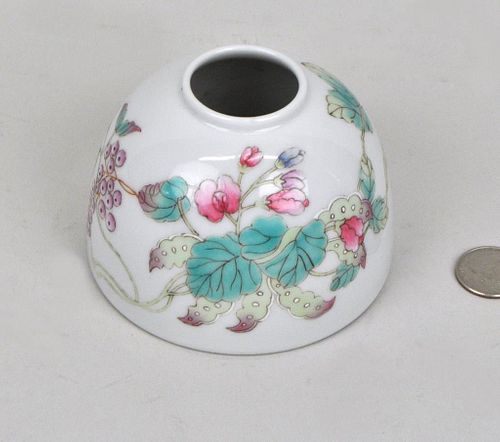 CHINESE PORCELAIN FAMILLE ROSE