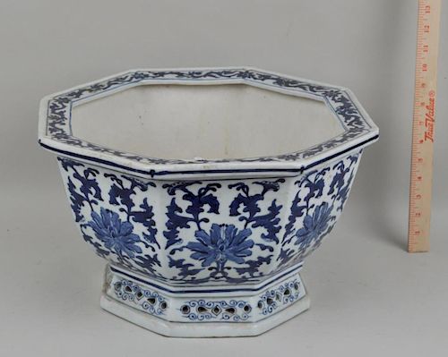 CHINESE BLUE WHITE PORCELAIN OCTAGONAL 382fdc