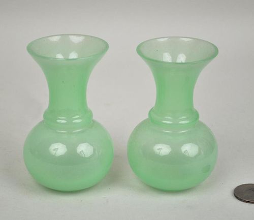 PAIR PEKING GLASS MINIATURE VASESof 382ffb