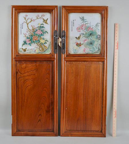 PAIR CHINESE PANELS INSET PORCELAIN 382ff2