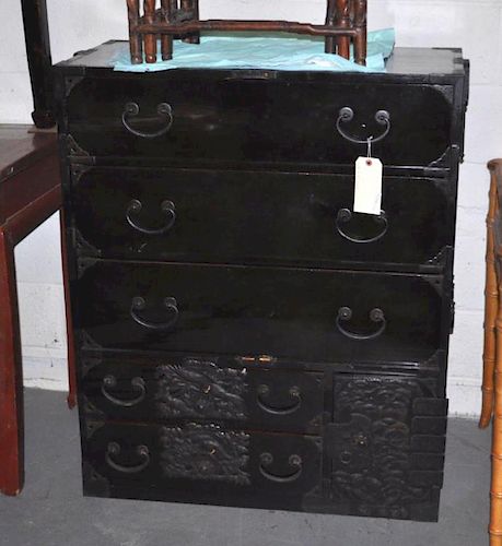 JAPANESE LACQUER CHEST41 1 2 high  383000