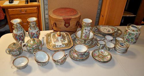 GROUP CHINESE FAMILLE ROSE PORCELAIN