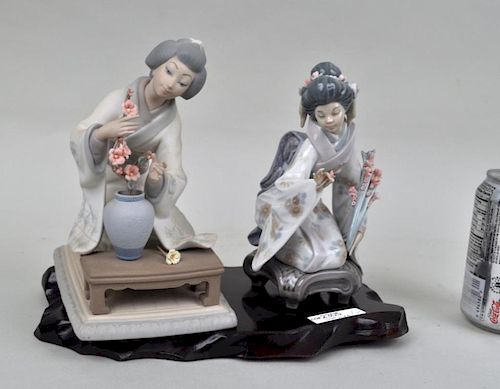 TWO LLADRO PORCELAIN FIGURES OF 383046