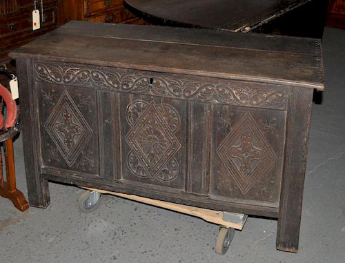 EARLY ENGLISH CARVED JACOBEAN CHEST27 38309e