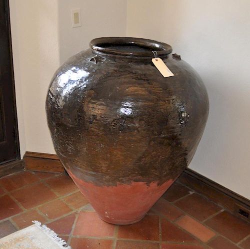 LARGE GLAZED POTTERY STORAGE JAR40  383194