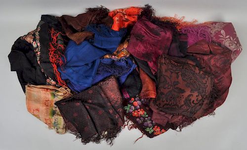 GROUP VICTORIAN SCARVEScomprising