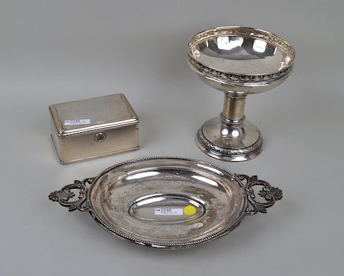 THREE CONTINENTAL SILVER ITEMScomprising 383222