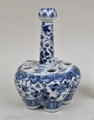 CHINESE BLUE WHITE PORCELAIN TULIP 383361