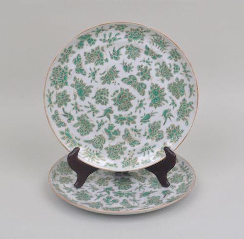 PAIR CHINESE EXPORT PORCELAIN PLATESwith 383401