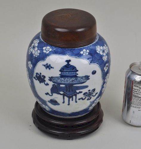 CHINESE BLUE/WHITE PORCELAIN LIDDED